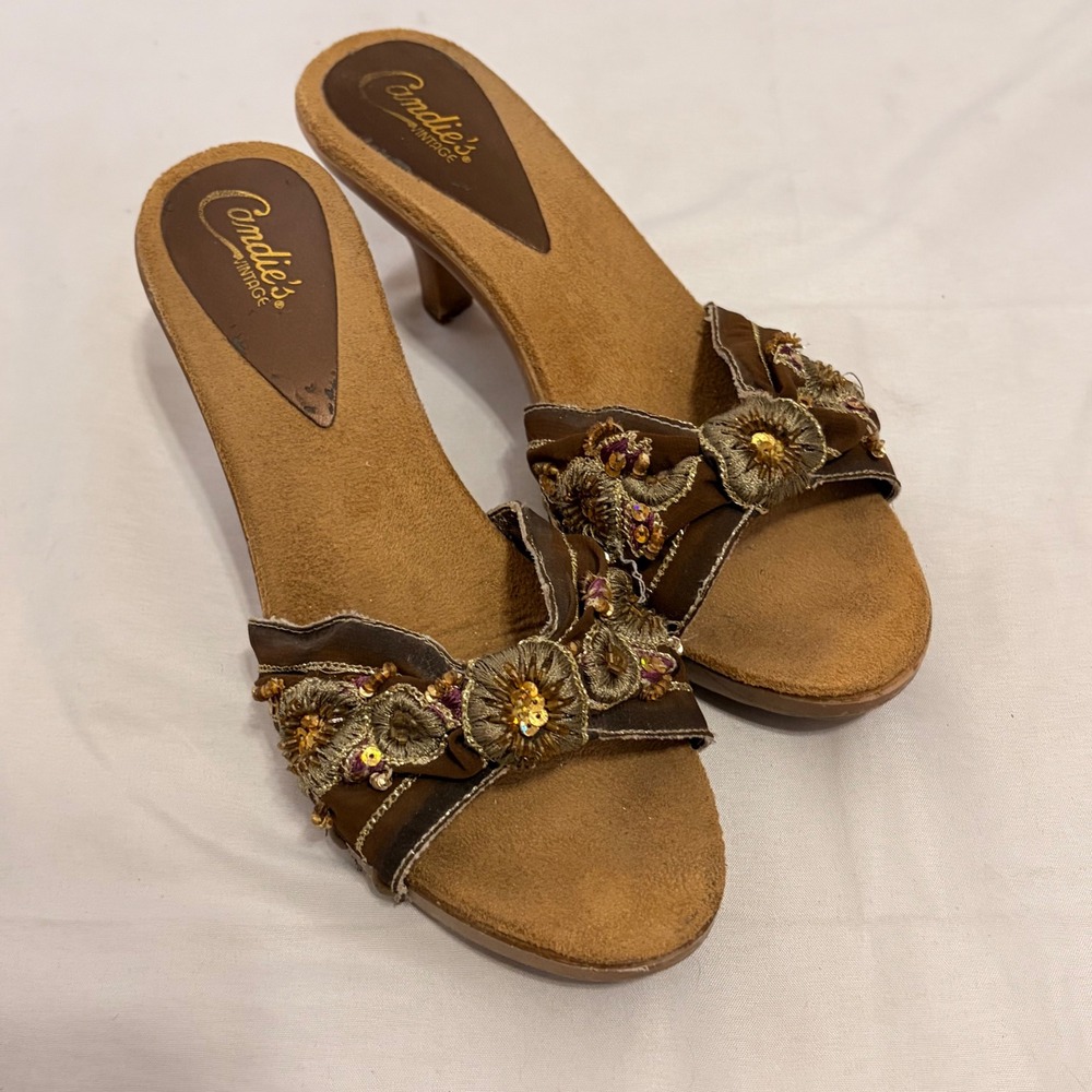 Vintage Candies Brown Embroidered Kitten Heels with beaded detailing on the toe - Picture 5 of 10